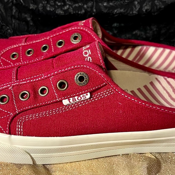 Woman’s Taos slip on shoes - Picture 4 of 4